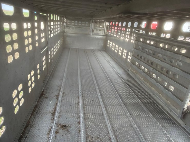2008-wilson-livestock-trailer-image-68