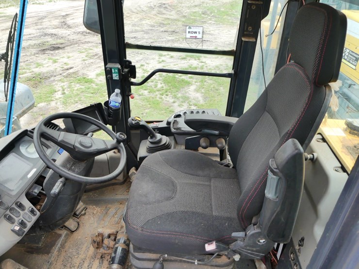2013-komatsu-wa270-image-11