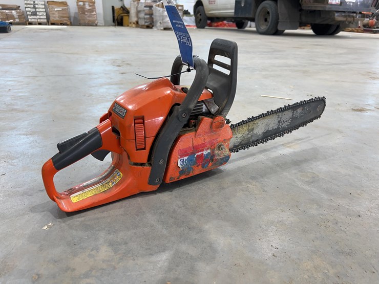 husqvarna-445-chain-saw-image-3