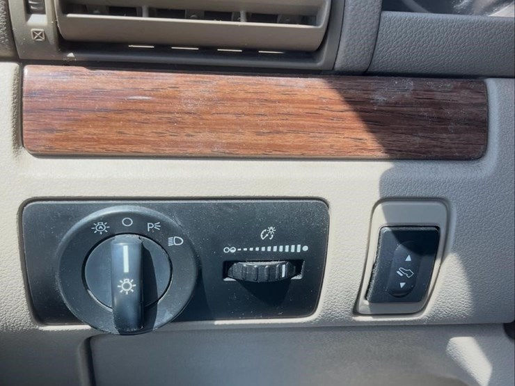 2004-ford-freestar-image-8