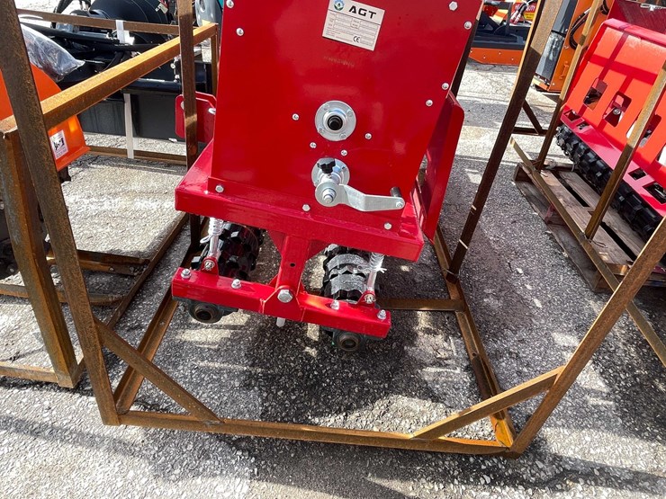 #9027-•-unused-agt-70-skid-steer-universal-mount-(o12)-image-9