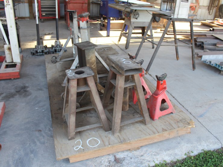lot-of-jack-stands-image-2