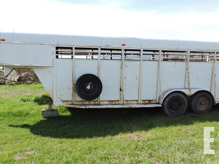 20’-gooseneck-stock-trailer-image-1