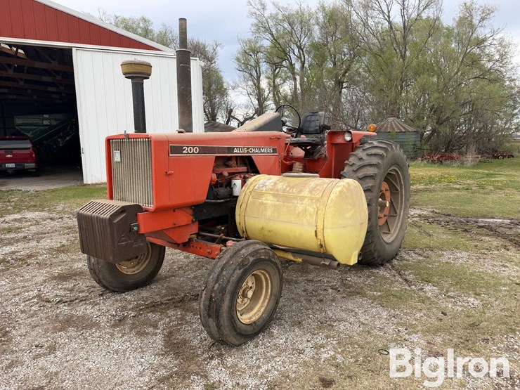 1975-allis-chalmers-200-image-1