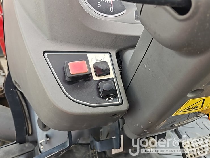 2014-massey-ferguson-1749-image-43