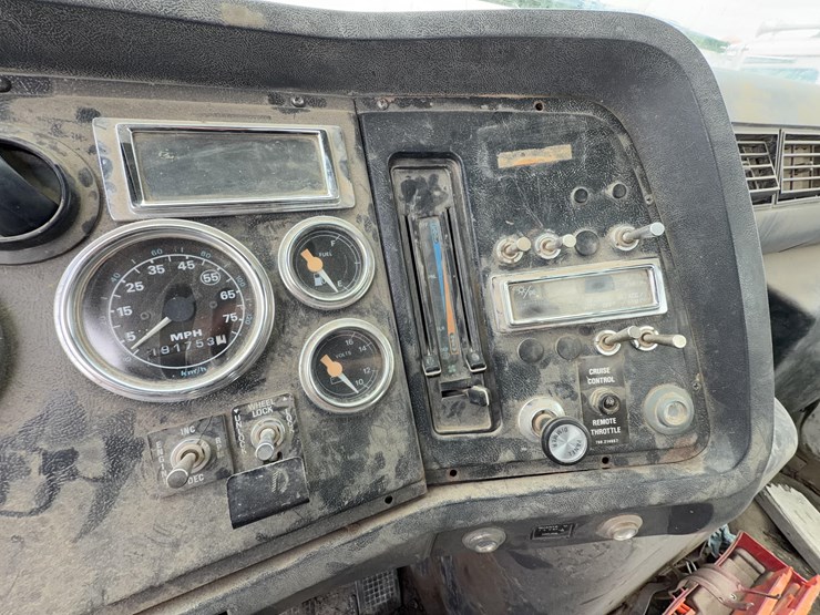 1996-ford-lt9000-image-58