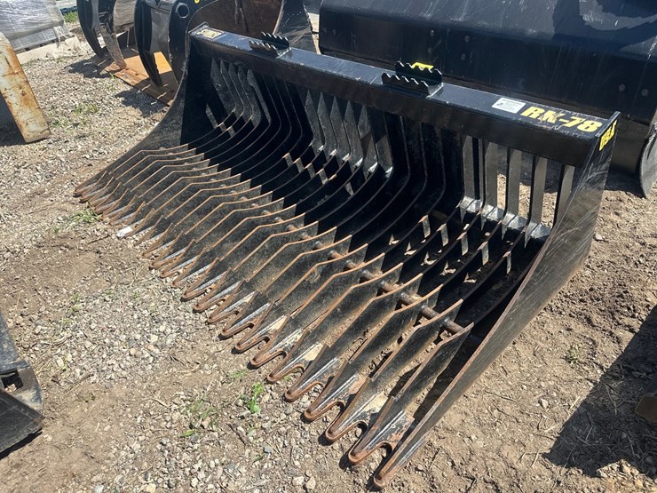 #3901-•-stinger-approx-78"-skid-steer-rock-bucket-attachment-image-2