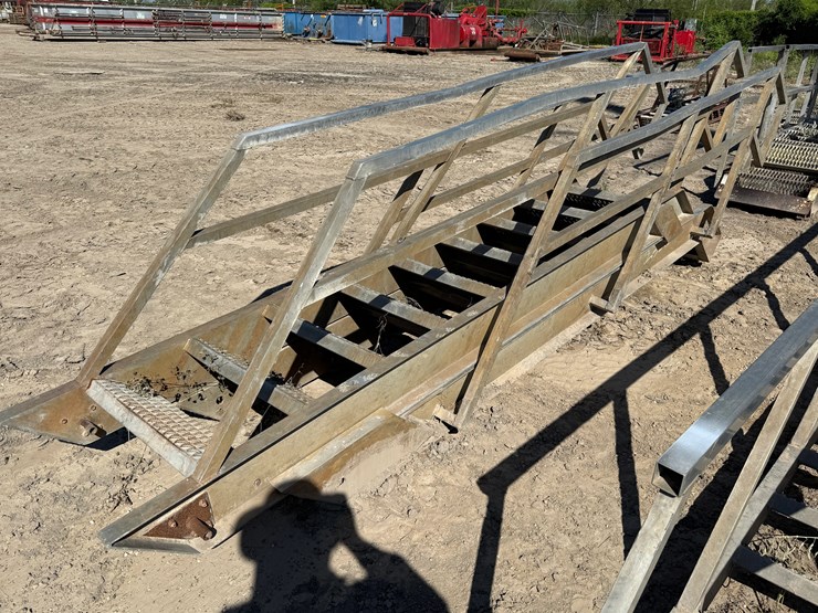 22’-extendable-aluminum-rig-ladder-image-1
