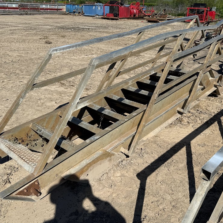 22’ EXTENDABLE ALUMINUM RIG LADDER