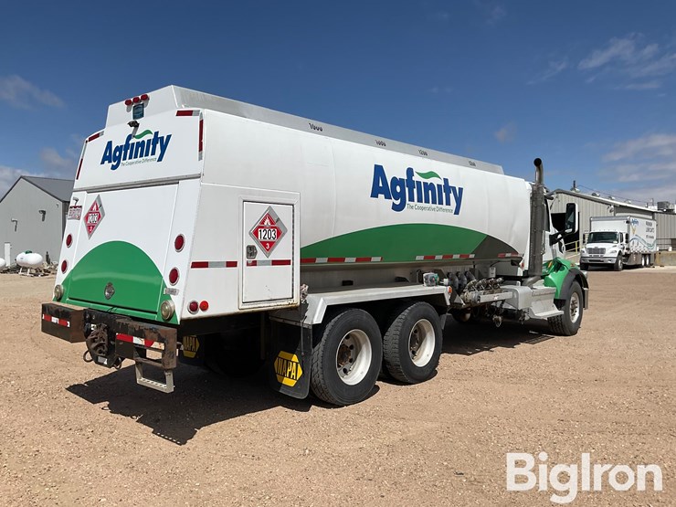 2015-peterbilt-567-image-5