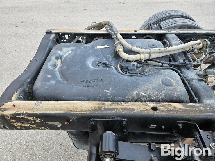 2019-massey-ferguson-730-image-14