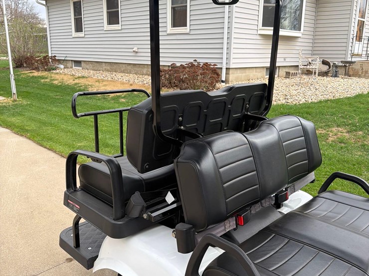 2023-evolution-electric-golf-cart-1-owner-image-18
