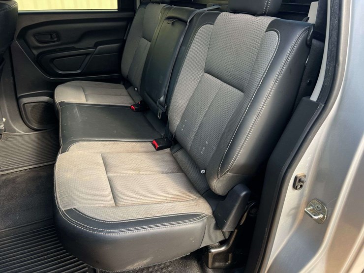 2016-nissan-titan-image-16