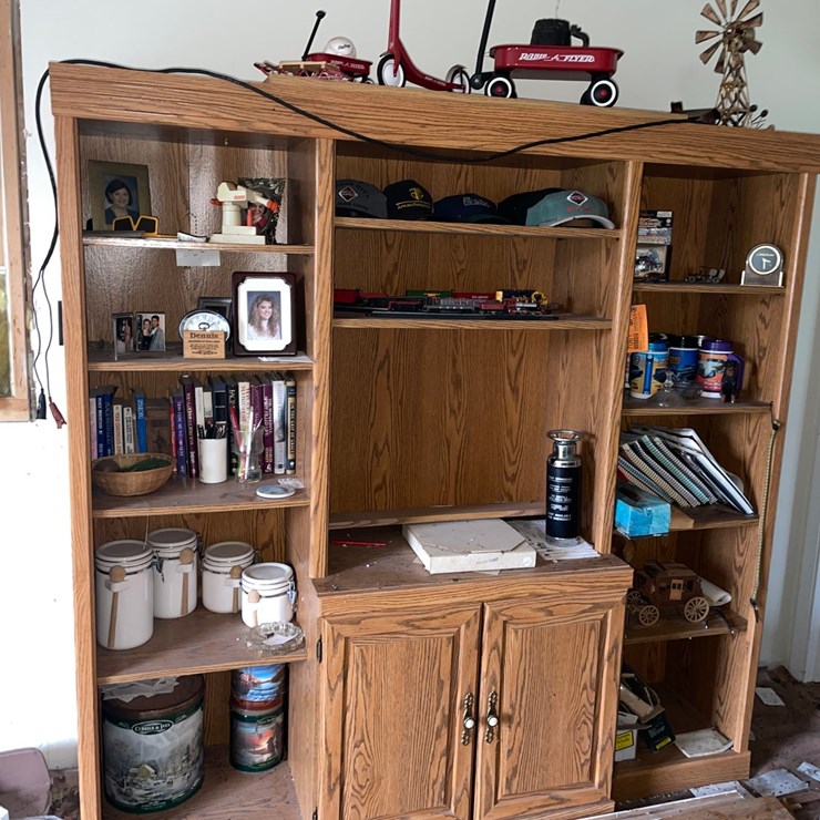 #7061 • Bookshelf and Contents