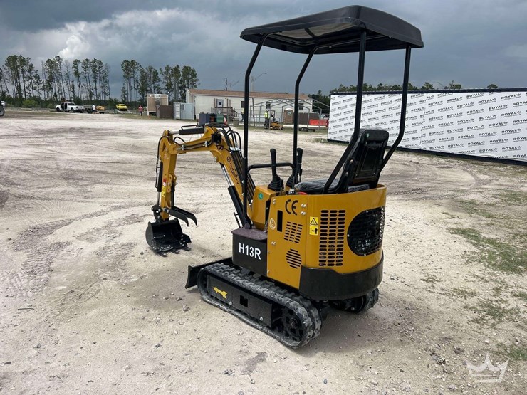 2026-cfg-industrial-h13r-mini-excavator-image-4
