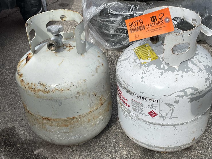 #9079-•-(2)-propane-tanks-(o3)-image-5