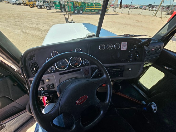 2013-peterbilt-367-image-9