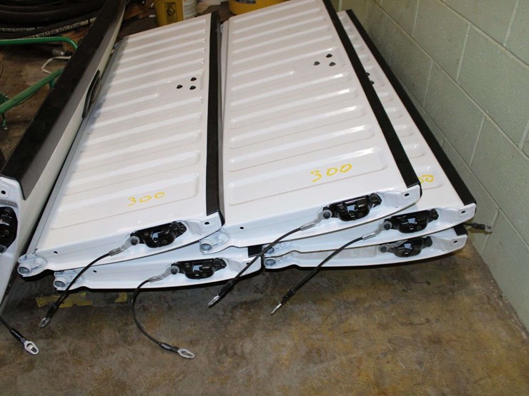 tail-gates-for-gmc-sierra-piu-image-2