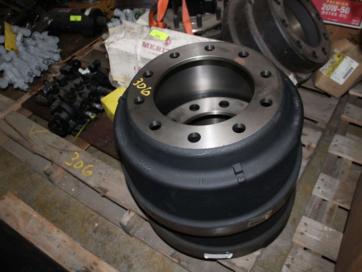 pallet-of-various-automotive-parts-image-8