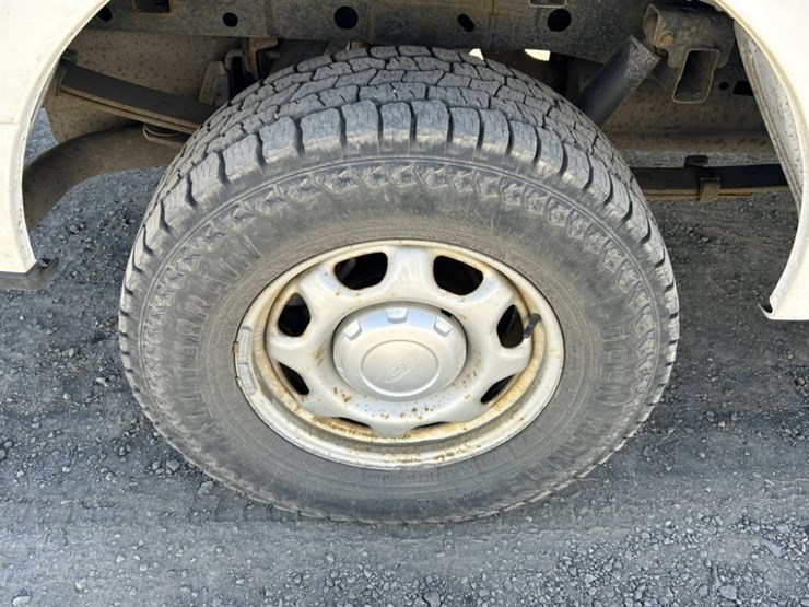 2016-ford-f150-xl-image-38