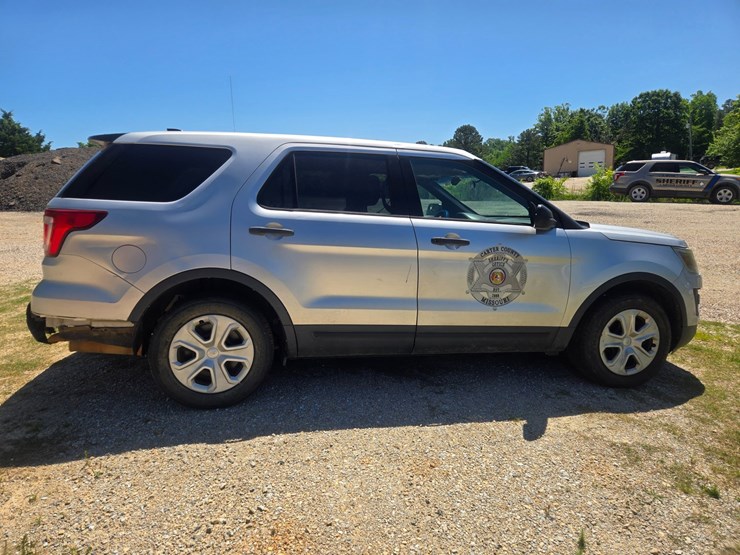 2016-ford-explorer-image-14