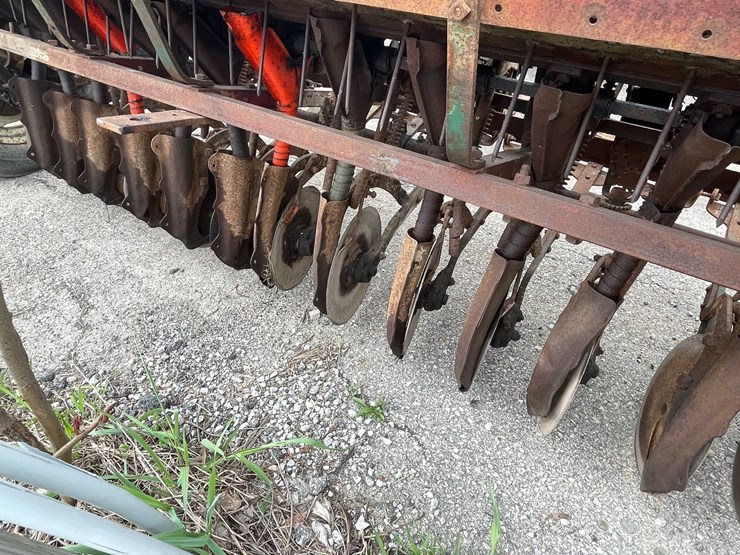 #9009-•-8'-grain-drill-(of)-image-23