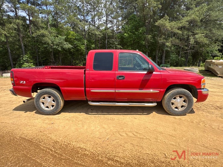 2004-gmc-sierra-1500-image-2