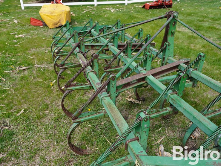 john-deere-12-image-19