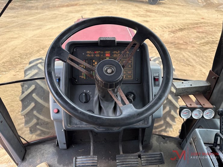 case-7140-ag-tractor-image-18