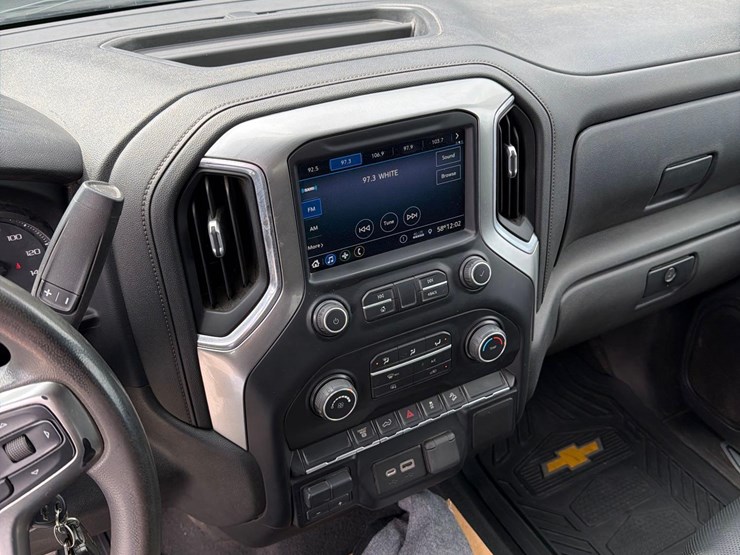 2021-chevrolet-2500hd-image-41