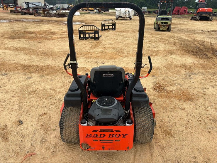 badboy-elite-60"-zero-turn-mower-(676-hours)-image-6
