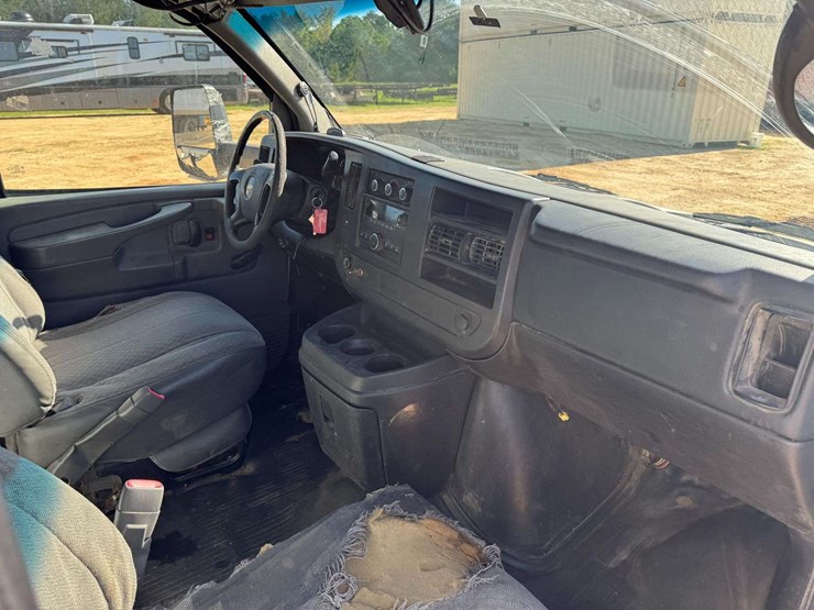 2014-chevrolet-express-3500-image-12