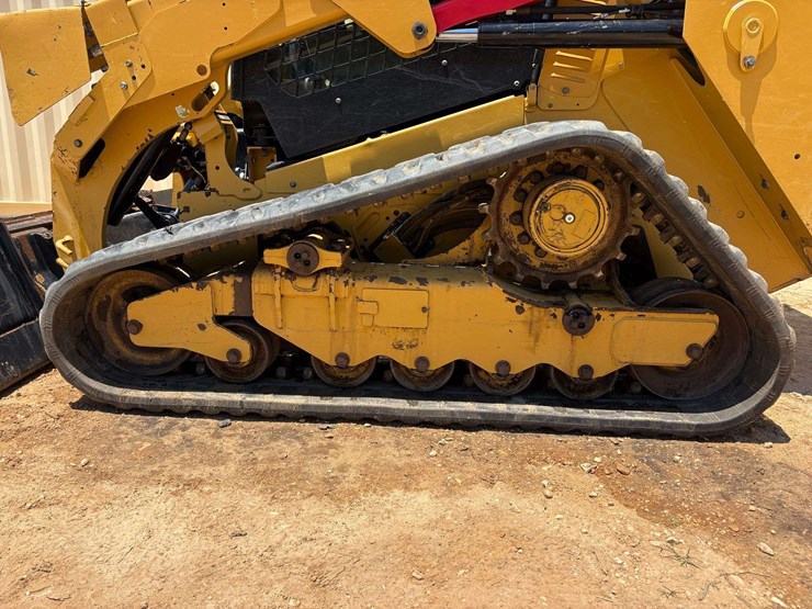 2021-caterpillar-279d3-image-29