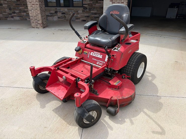 country-clipper-challenger-zero-turn-lawnmower-image-1
