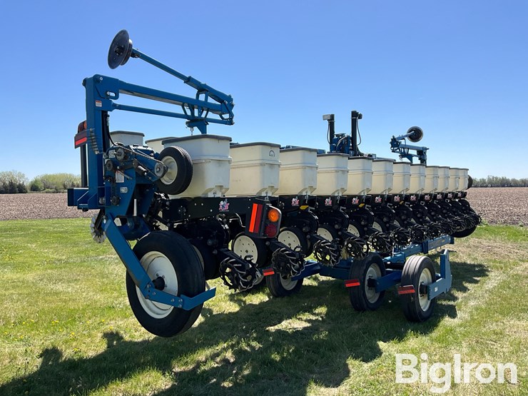 2011-kinze-3600-image-5