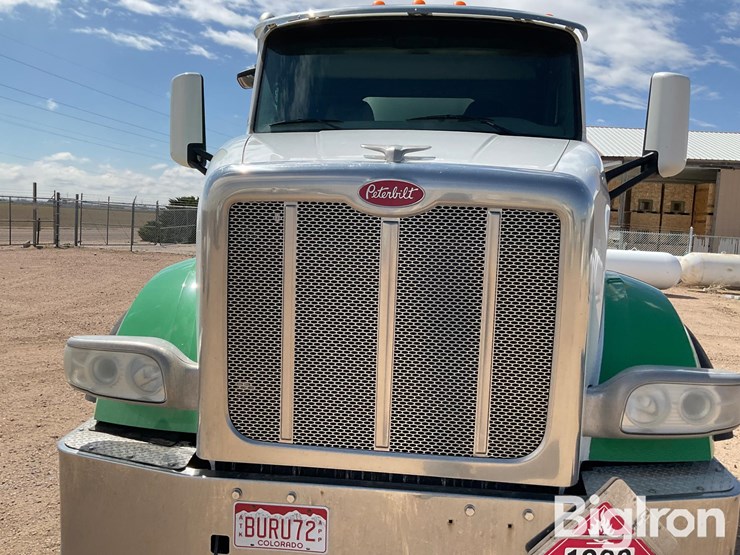 2015-peterbilt-567-image-14