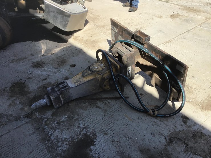 atlas-skidsteer-jackhammer-image-1