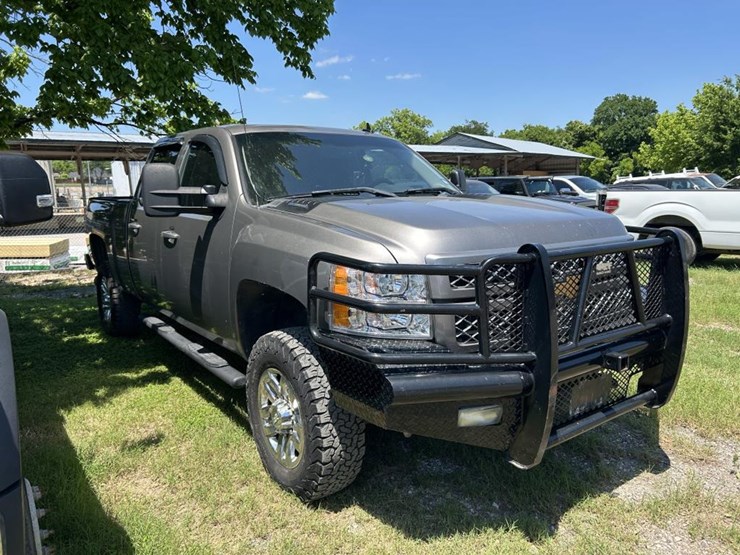 2013-chevrolet-silverado-2500-lt-image-3