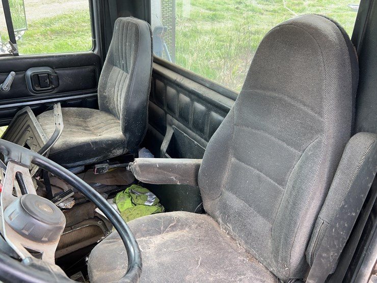 2000-mack-ch613-image-21