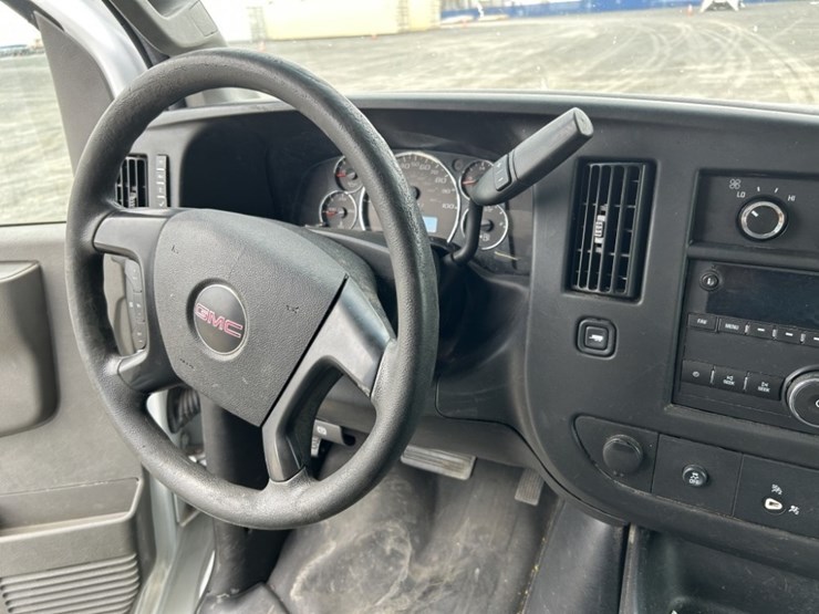 2016-gmc-savana-cargo-van-image-15