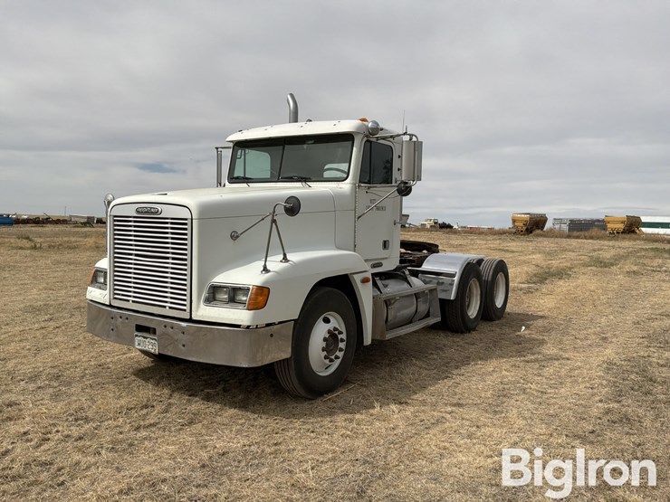 2000-freightliner-fld120-image-1