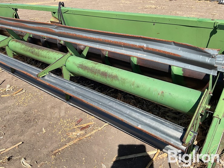 john-deere-230-image-11