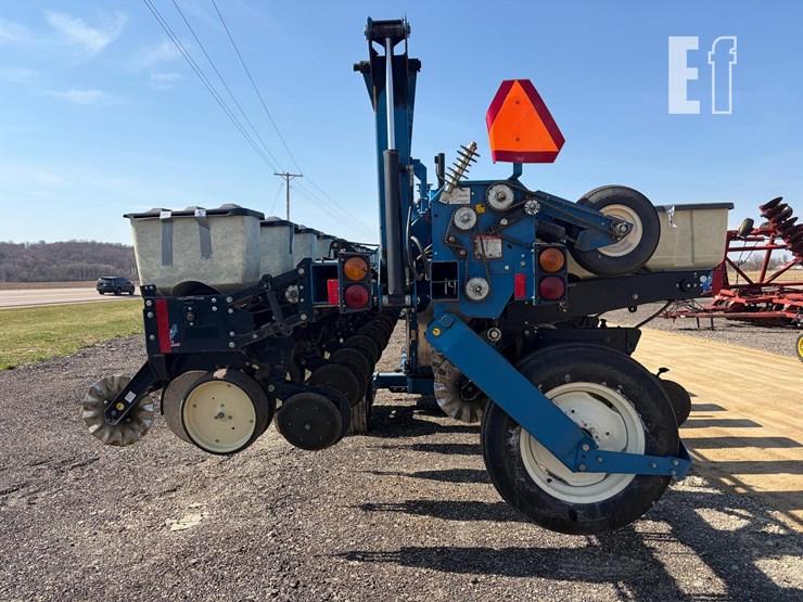 1999-kinze-2600-image-4