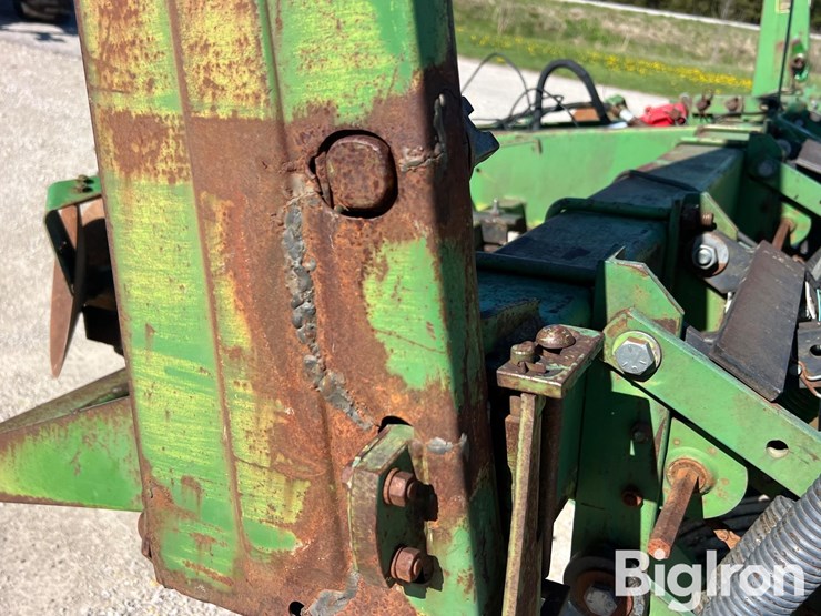 john-deere-7000-image-17