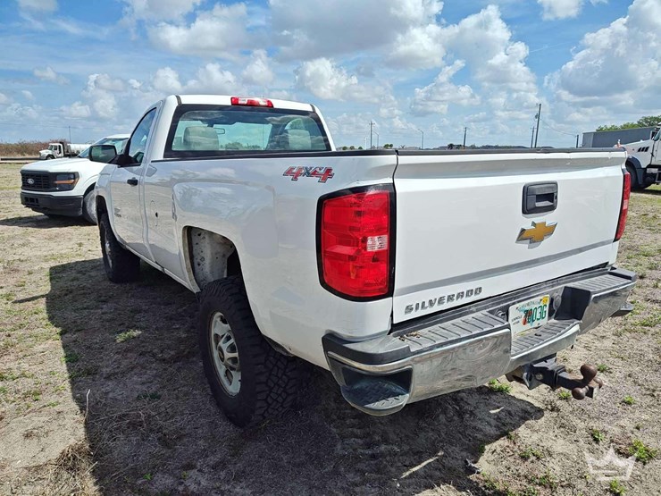 2017-chevrolet-silverado-2500hd-image-4