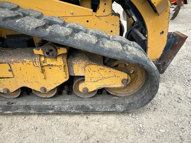 2015-caterpillar-299d-image-15