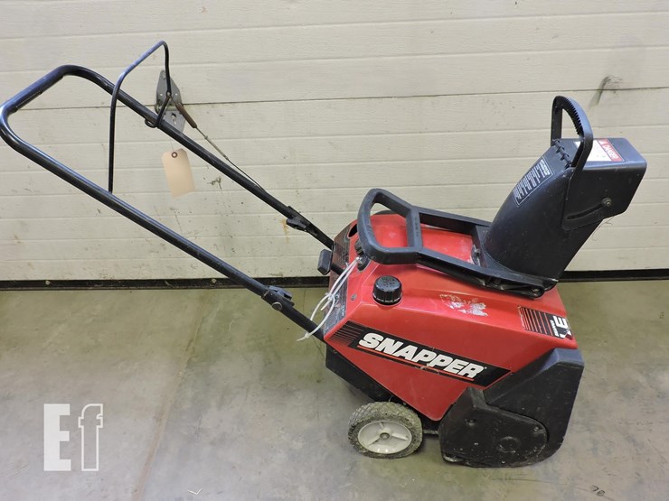 snapper,-le19-gas-powered-snowblower,-running-164-image-1