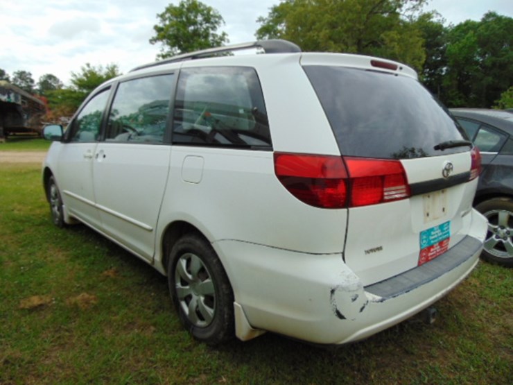 2005-toyota-sienna-image-5