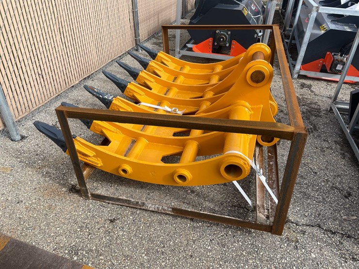 caterpillar-320-image-2