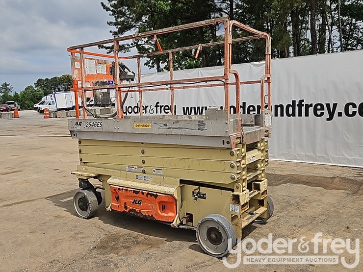 2015-jlg-2646es-image-3